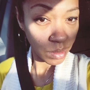 Meet your Posher, Dee